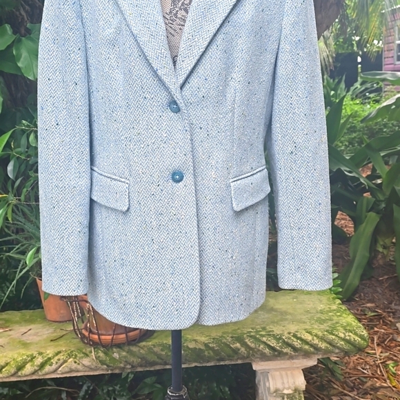 Talbots light blue 100% wool sz 12 2 button blazer. Gently worn condition - Picture 3 of 12